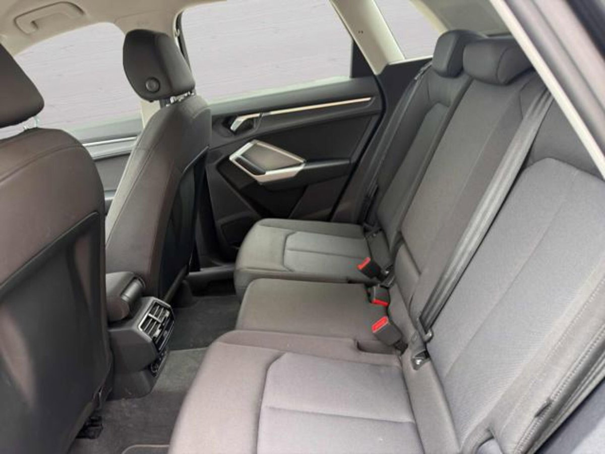 Audi Q3 35 TDI quattro S tronic Business (10)