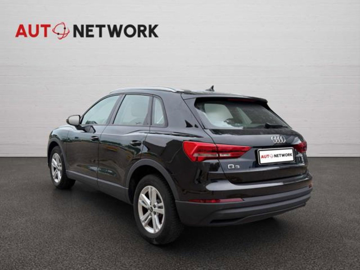 Audi Q3 35 TDI quattro S tronic Business (2)