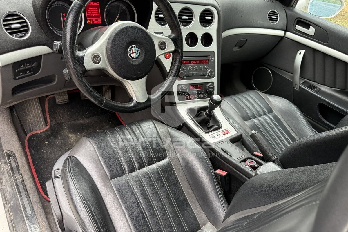Alfa Romeo Spider 2.4 JTDm (10)