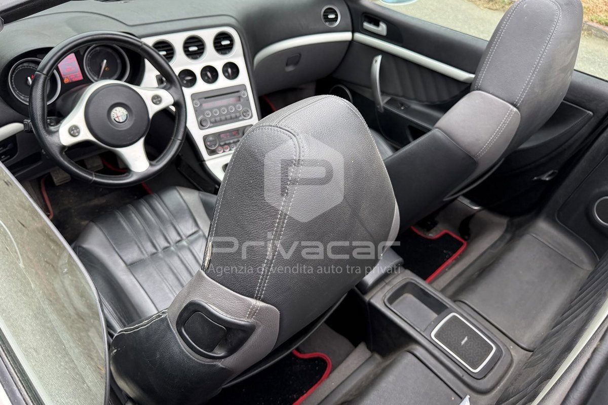 Alfa Romeo Spider 2.4 JTDm (12)