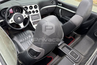 Alfa Romeo Spider 2.4 JTDm (12)