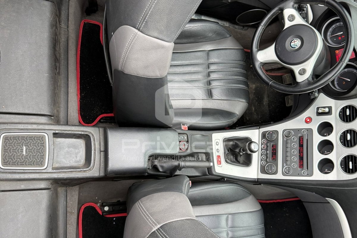 Alfa Romeo Spider 2.4 JTDm (13)