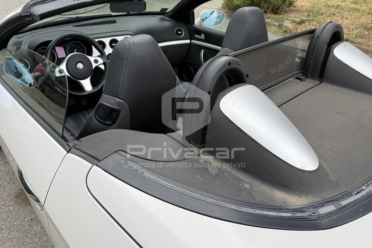 Alfa Romeo Spider 2.4 JTDm (14)