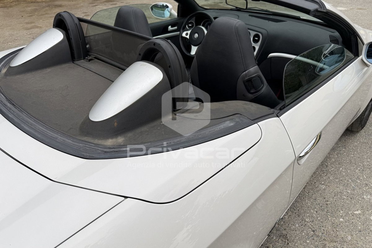 Alfa Romeo Spider 2.4 JTDm (15)