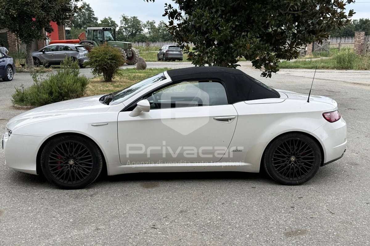 Alfa Romeo Spider 2.4 JTDm (8)