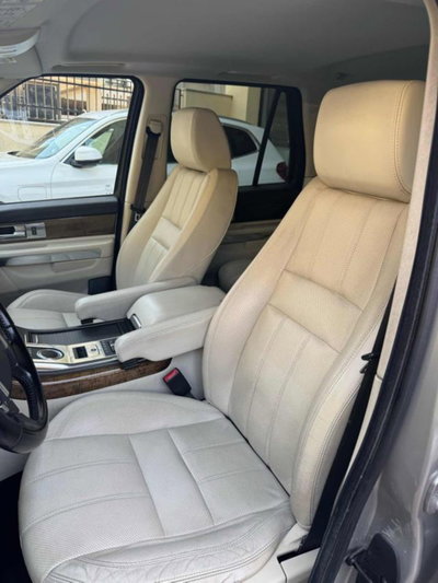 Land Rover Range Rover Sport 3.0 SDV6 HSE (9)