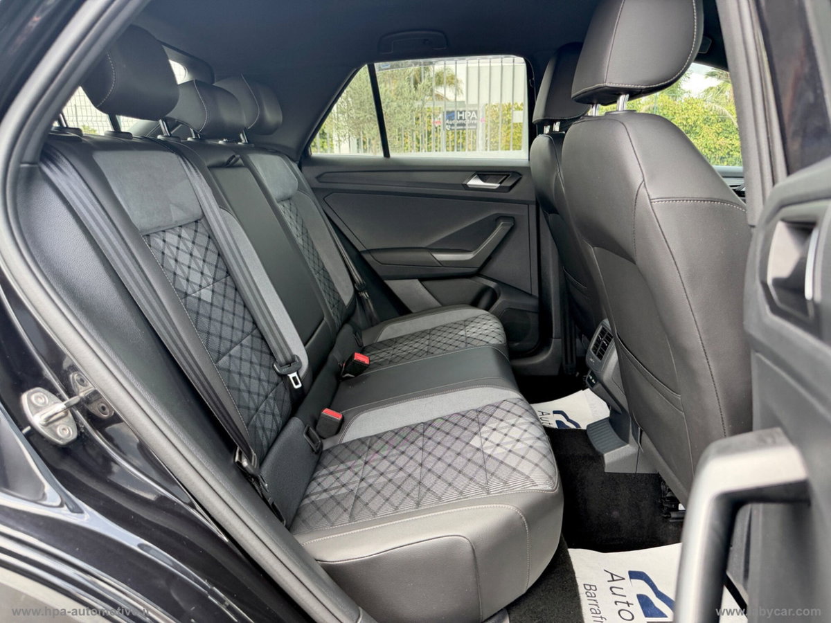 Volkswagen T-Roc 2.0 tdi R-Line 115cv (13)