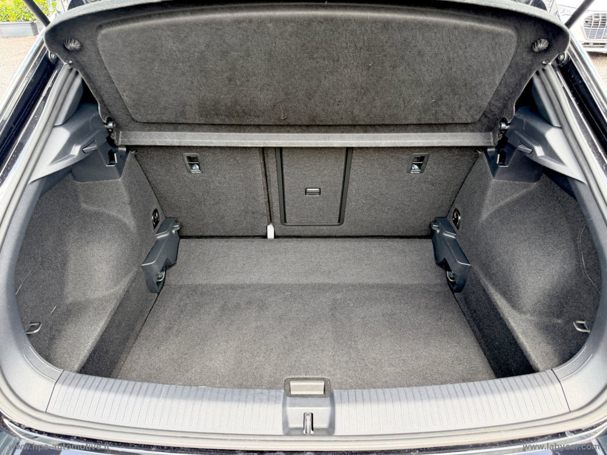 Volkswagen T-Roc 2.0 tdi R-Line 115cv (15)