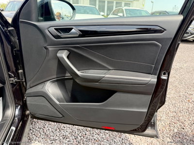 Volkswagen T-Roc 2.0 tdi R-Line 115cv (17)