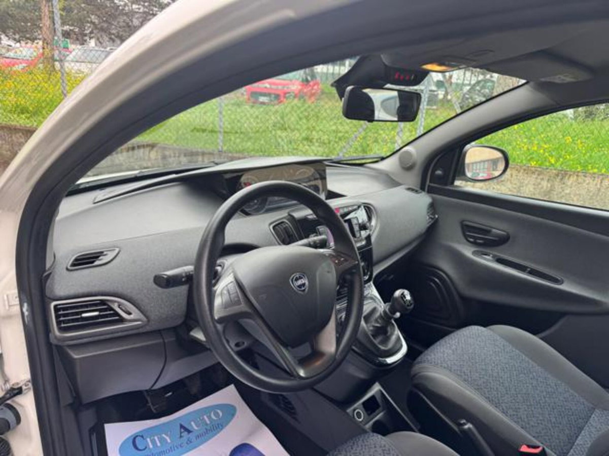 Lancia Ypsilon 1.0 FireFly 5 porte S&S Hybrid Ecochic Silver (7)