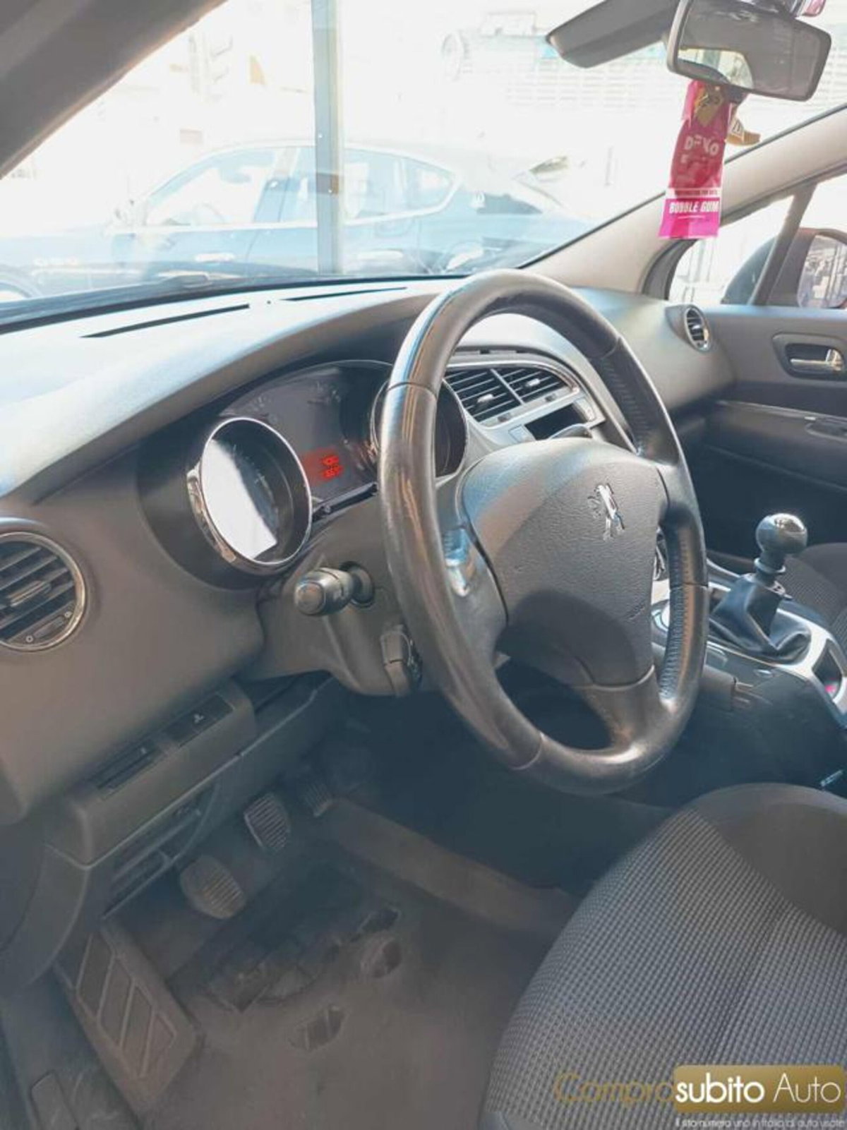 Peugeot 5008 1.6 HDi 112CV Business (11)