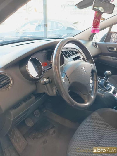 Peugeot 5008 1.6 HDi 112CV Business (11)