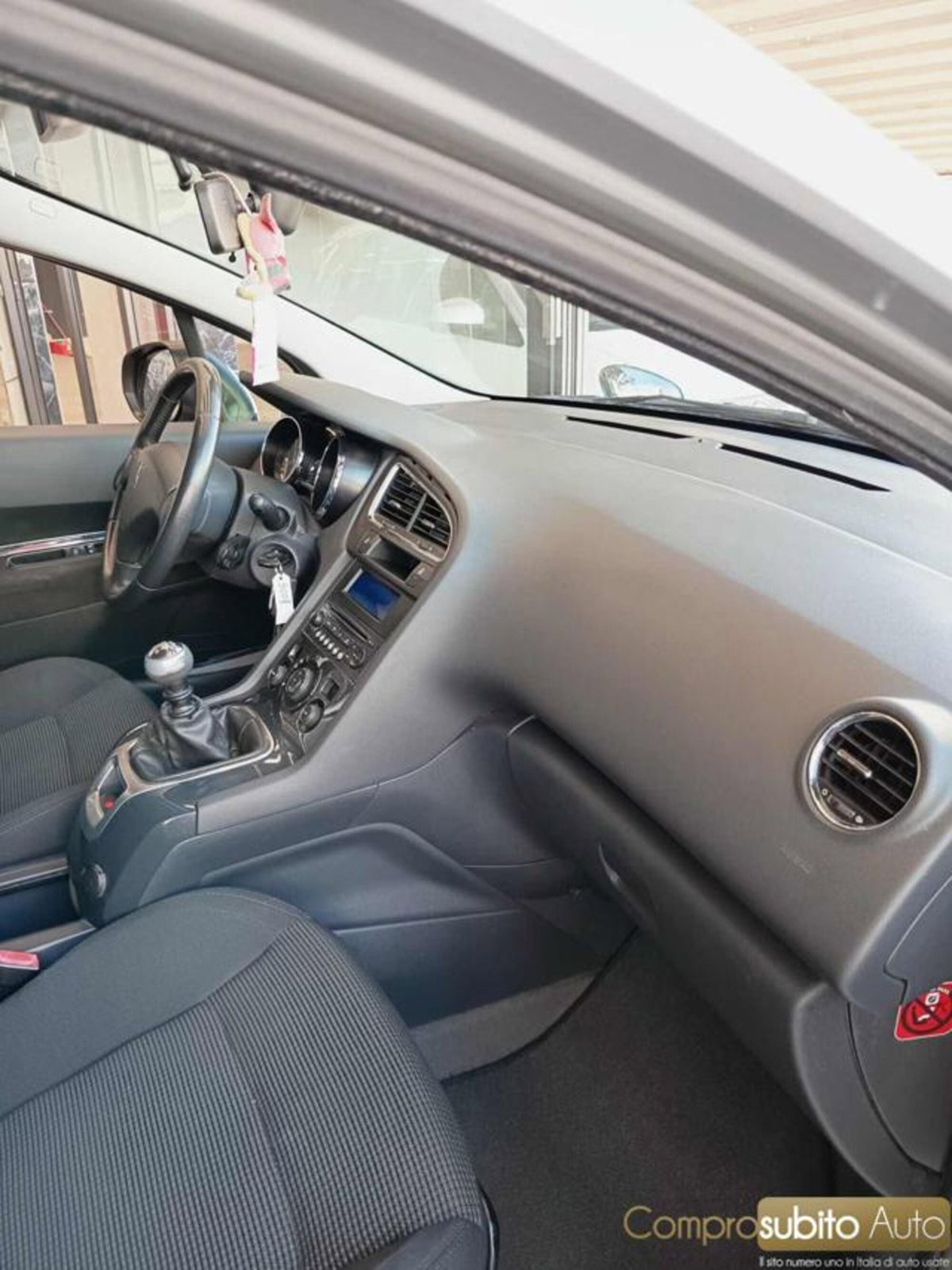 Peugeot 5008 1.6 HDi 112CV Business (12)