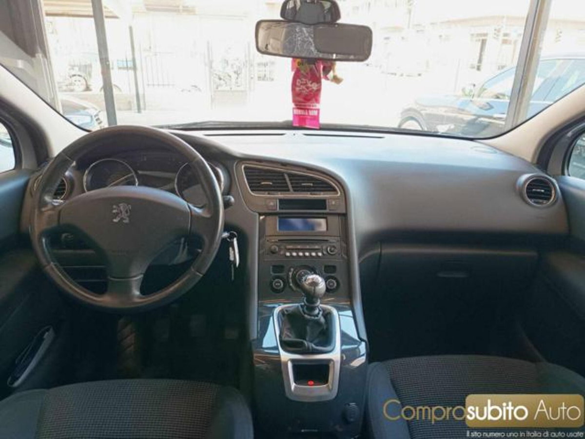 Peugeot 5008 1.6 HDi 112CV Business (15)