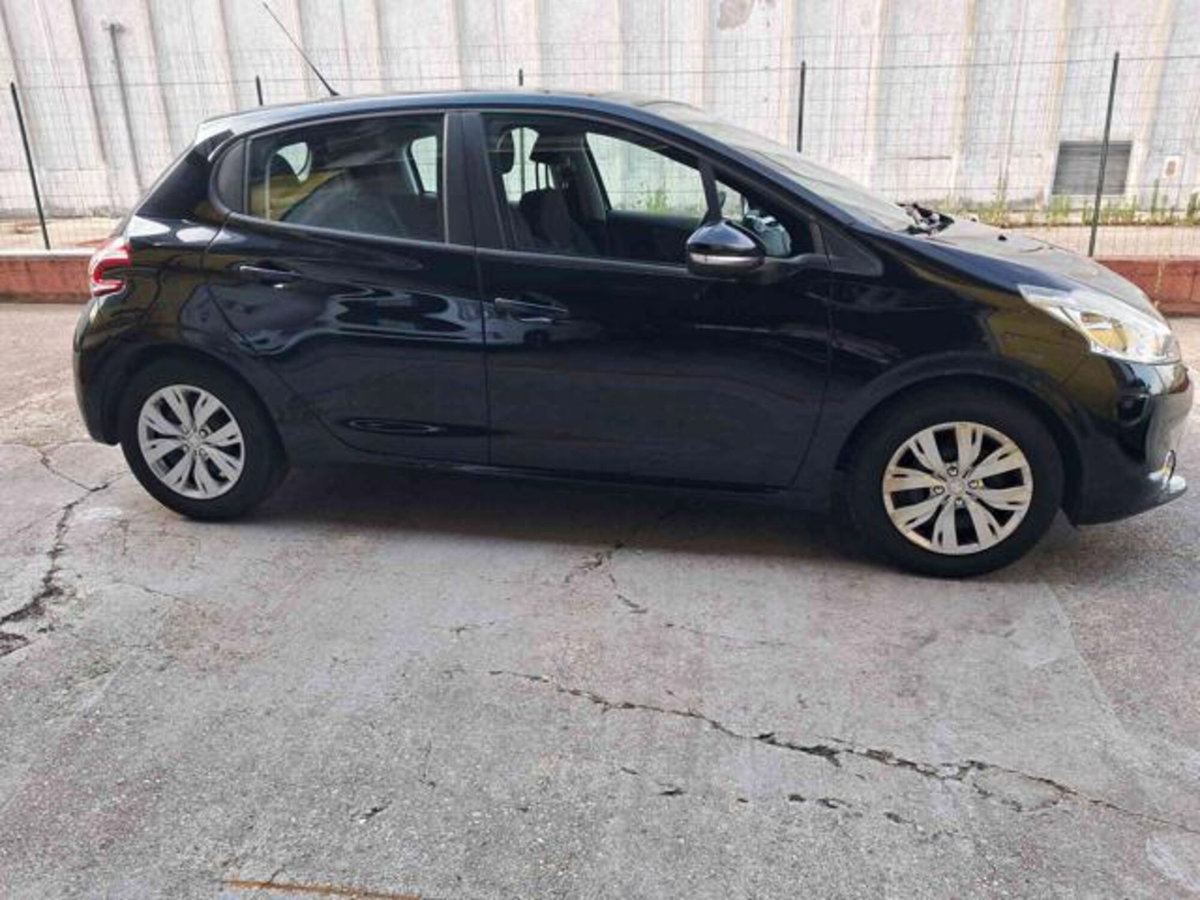 Peugeot 208 VTi 82 CV 5 porte Allure (9)