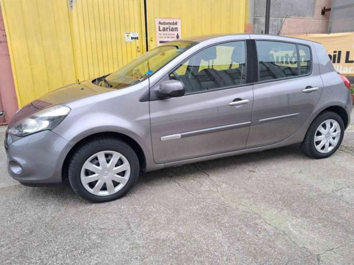 Renault Clio 1.2 16V 5 porte Luxe (11)