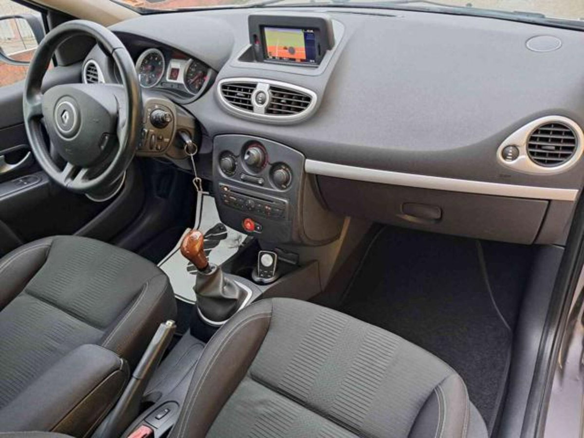Renault Clio 1.2 16V 5 porte Luxe (16)