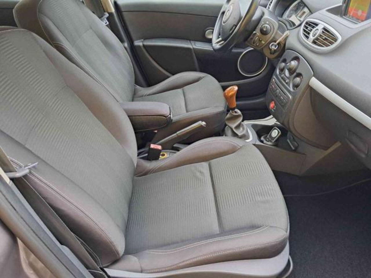 Renault Clio 1.2 16V 5 porte Luxe (17)