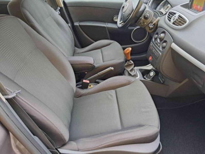 Renault Clio 1.2 16V 5 porte Luxe (17)