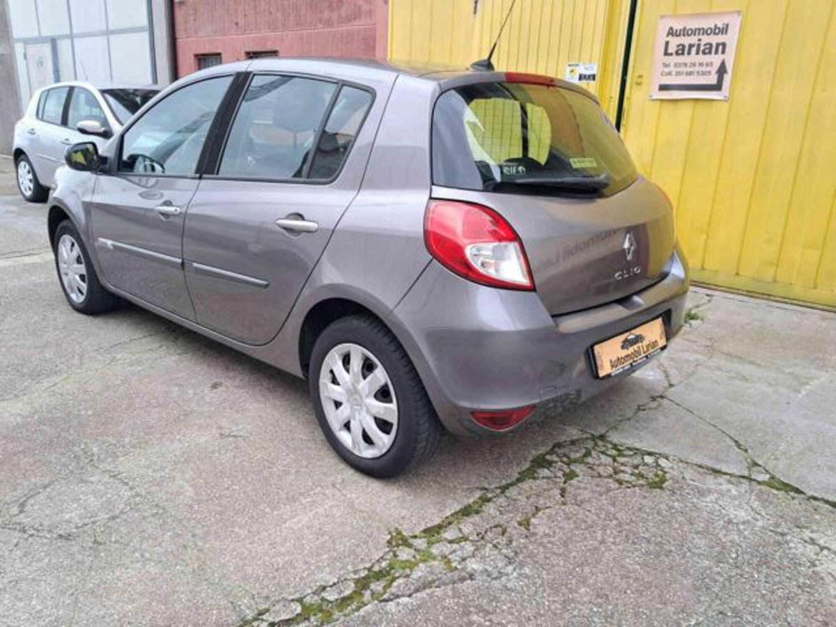 Renault Clio 1.2 16V 5 porte Luxe (2)