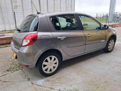 Renault Clio 1.2 16V 5 porte Luxe (4)
