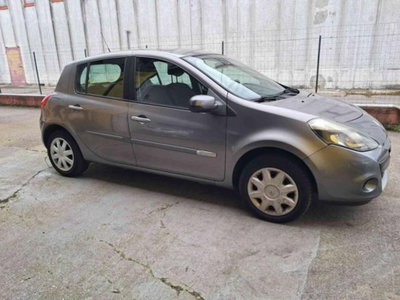 Renault Clio 1.2 16V 5 porte Luxe (9)