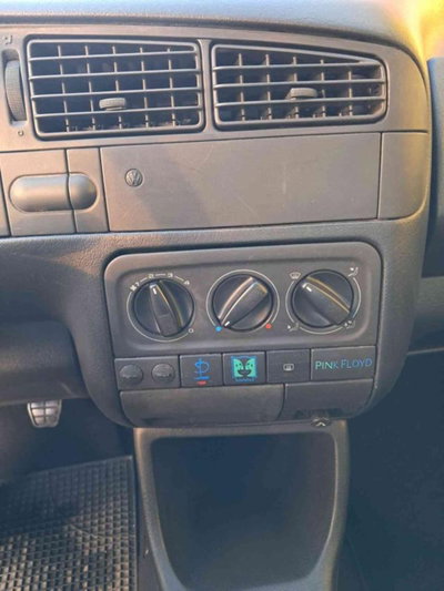 Volkswagen Golf 1.6 cat 5 porte CL (13)