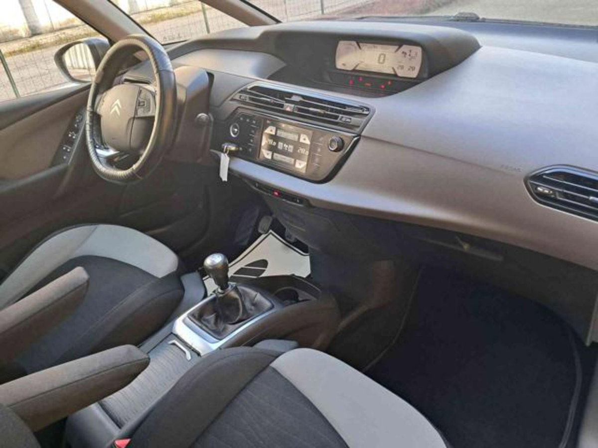 Citroen C4 Picasso 1.6 e-HDi 115 Exclusive (17)