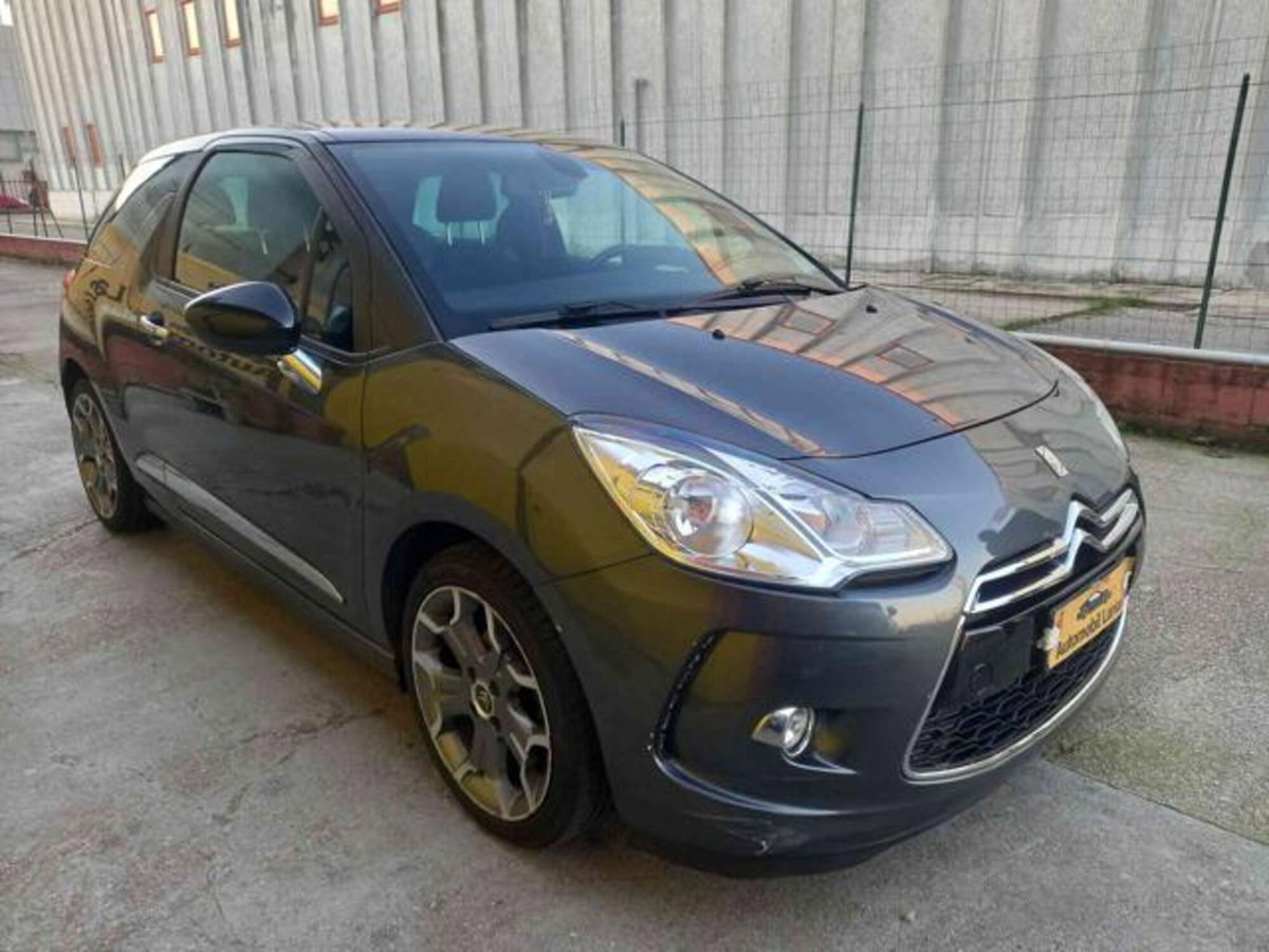 Ds DS 3 Coupé DS 3 1.4 HDi 70 So Chic (2)