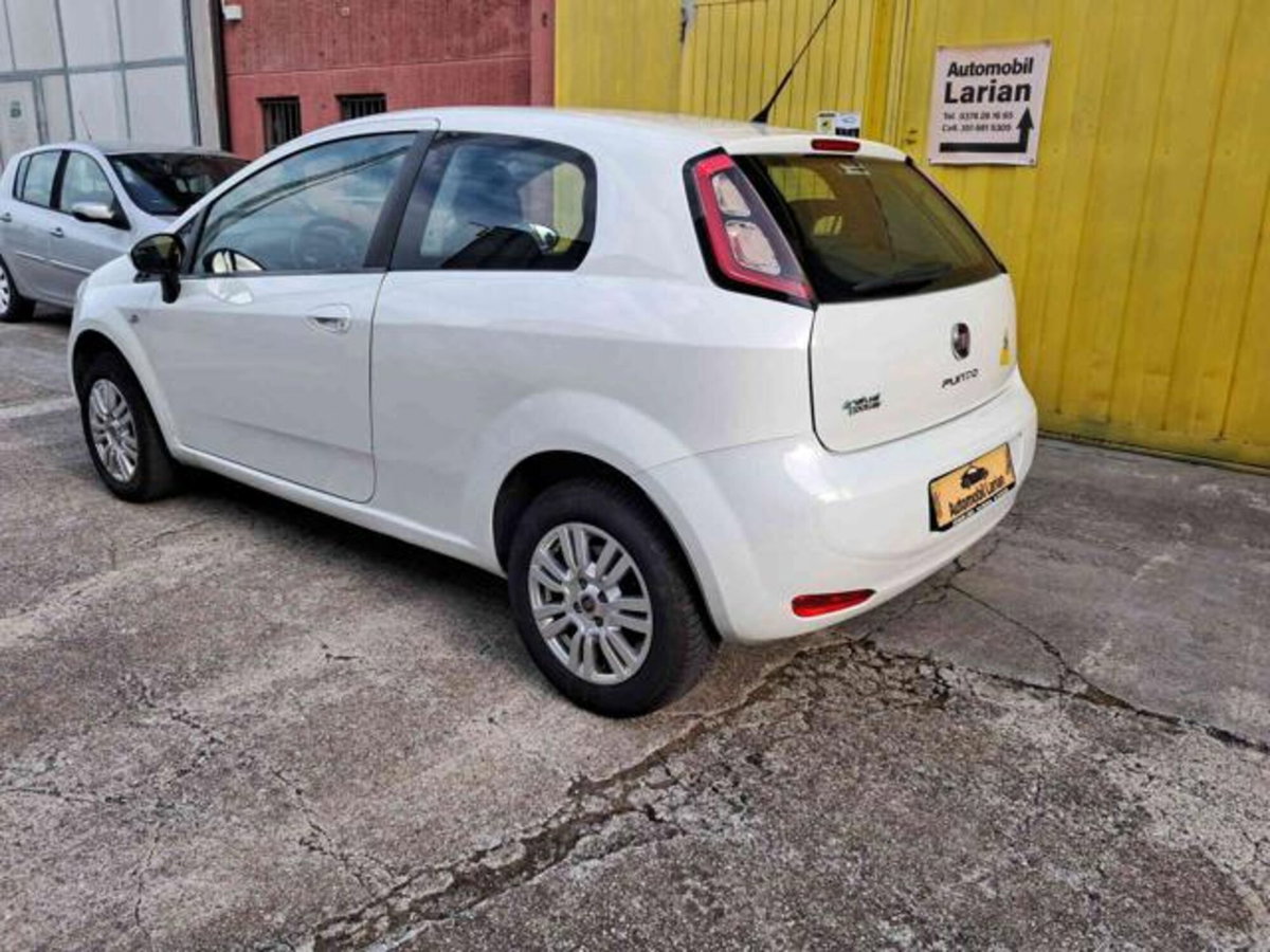 Fiat Punto 1.4 8V 3 porte Natural Power Street (11)