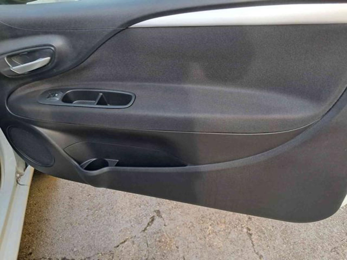 Fiat Punto 1.4 8V 3 porte Natural Power Street (19)