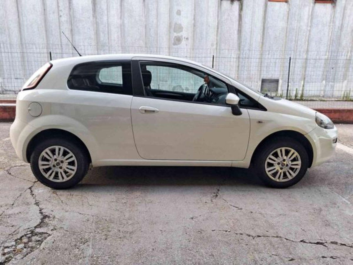 Fiat Punto 1.4 8V 3 porte Natural Power Street (7)