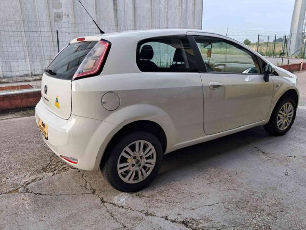 Fiat Punto 1.4 8V 3 porte Natural Power Street (9)