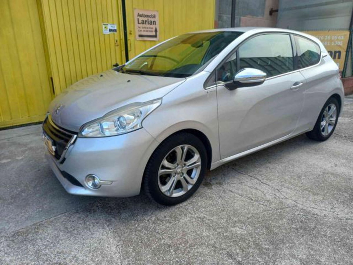 Peugeot 208 VTi 82 CV 3 porte Allure