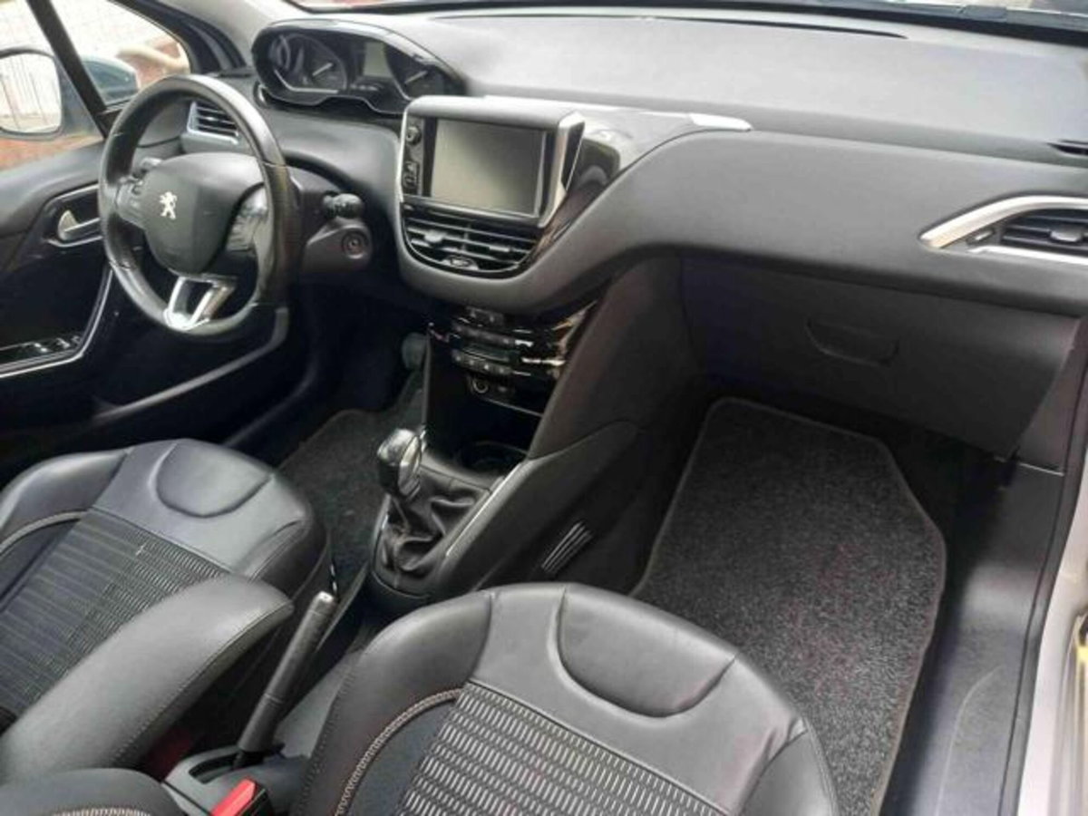 Peugeot 208 VTi 82 CV 3 porte Allure (14)