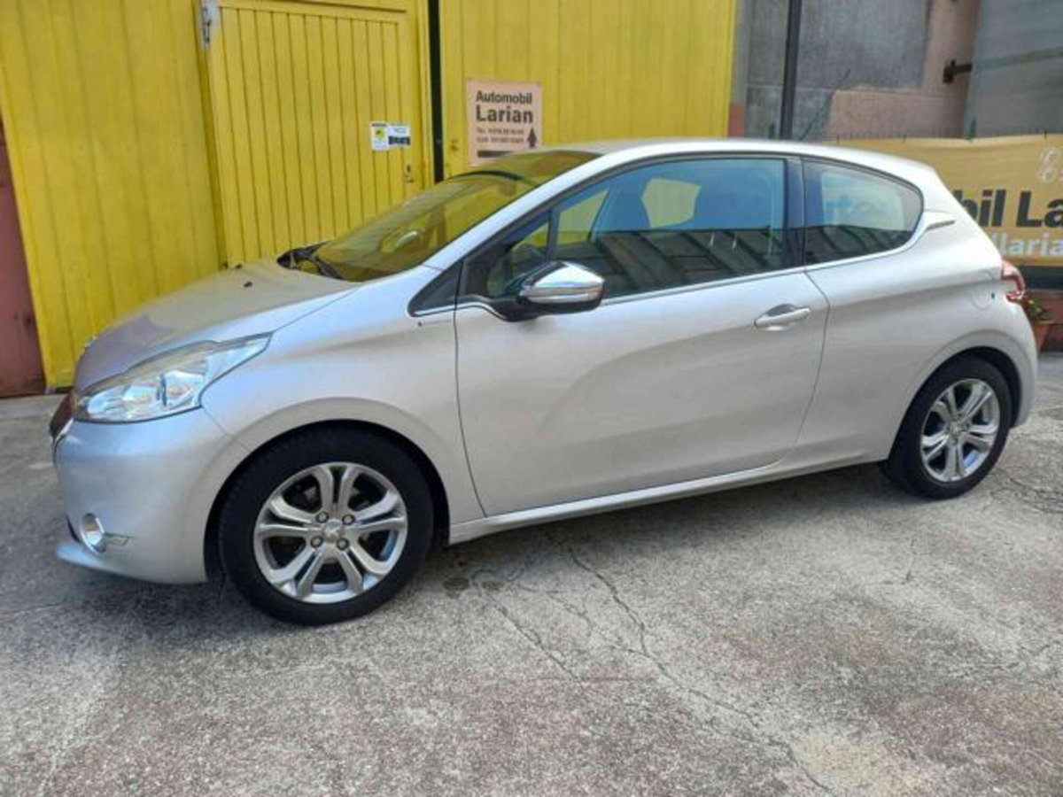 Peugeot 208 VTi 82 CV 3 porte Allure (2)
