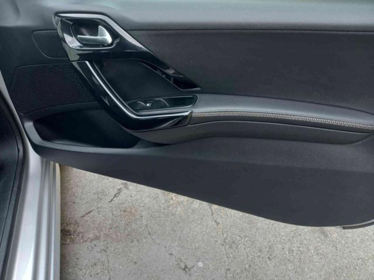 Peugeot 208 VTi 82 CV 3 porte Allure (20)