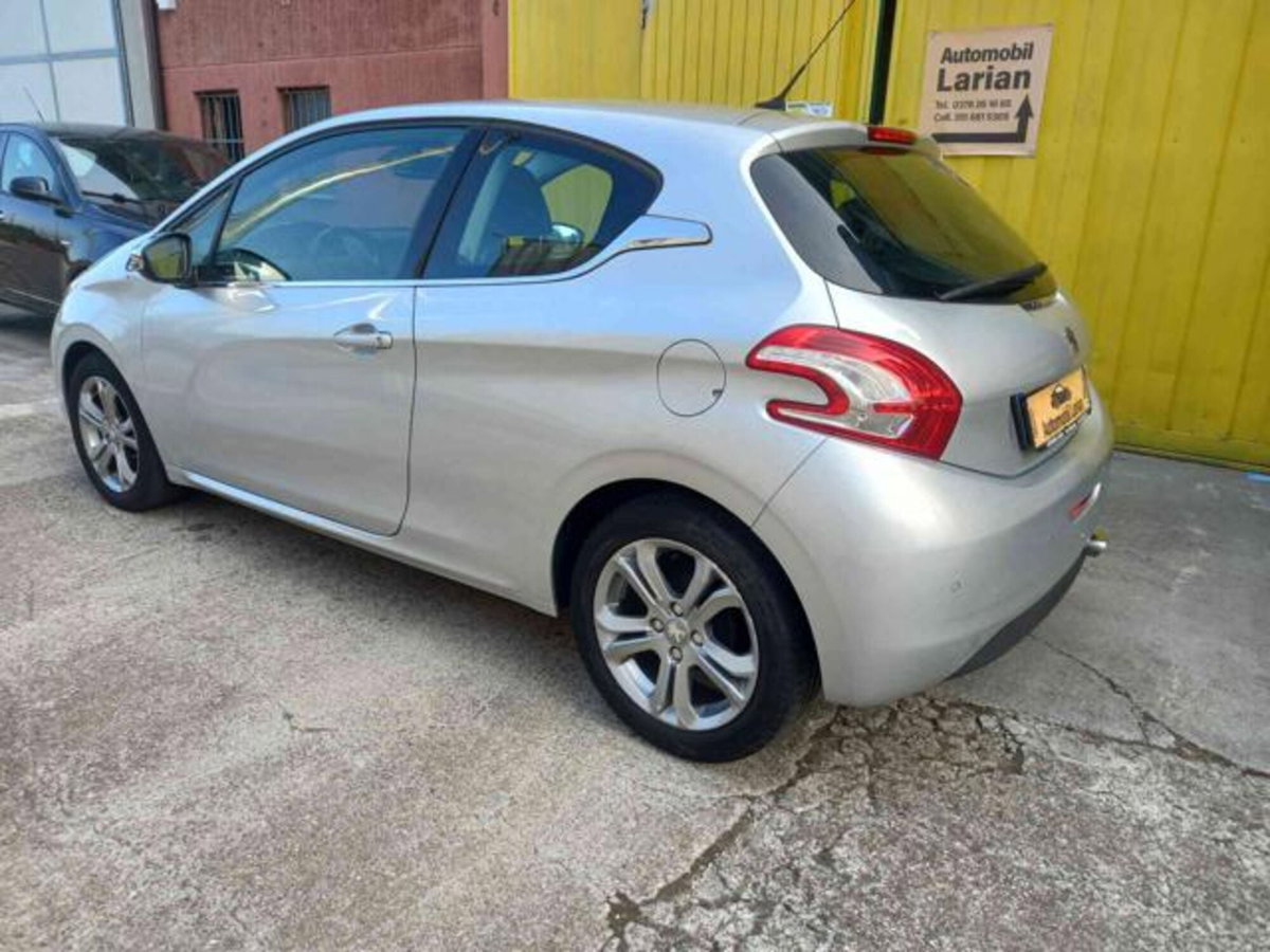 Peugeot 208 VTi 82 CV 3 porte Allure (4)