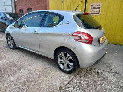 Peugeot 208 VTi 82 CV 3 porte Allure (4)