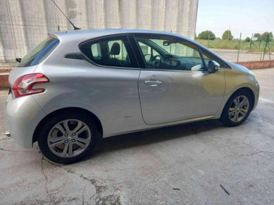 Peugeot 208 VTi 82 CV 3 porte Allure (6)