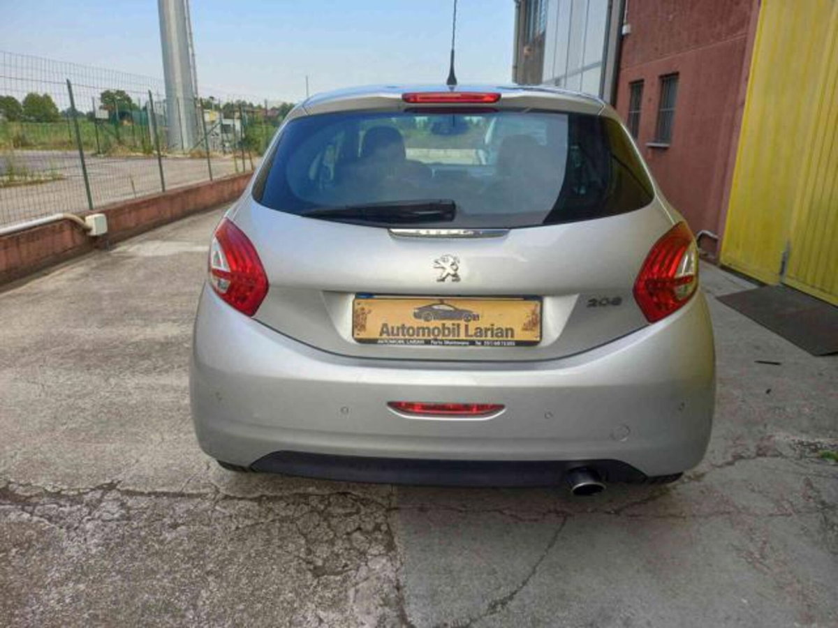Peugeot 208 VTi 82 CV 3 porte Allure (9)