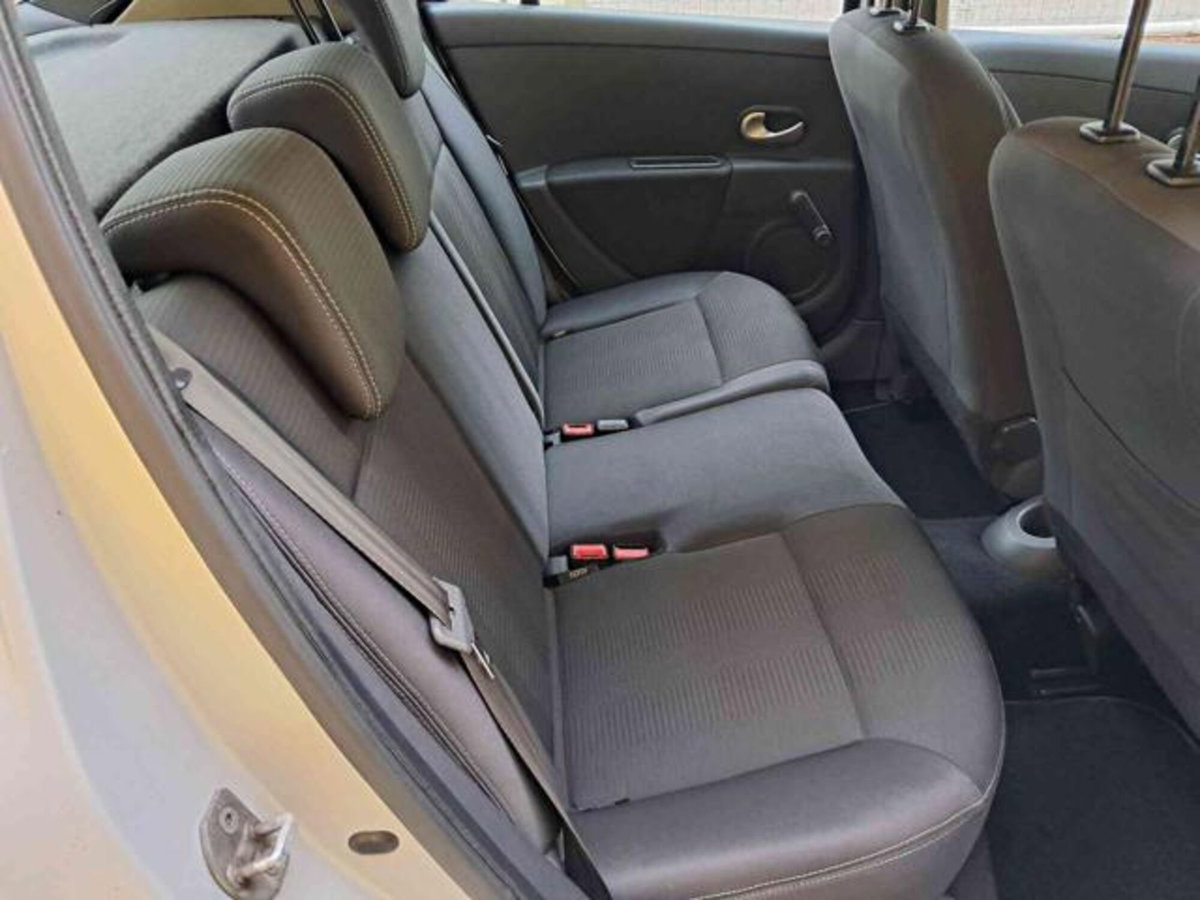 Renault Clio 1.2 16V 5 porte GPL Dynamique (17)