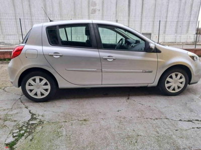 Renault Clio 1.2 16V 5 porte GPL Dynamique (8)