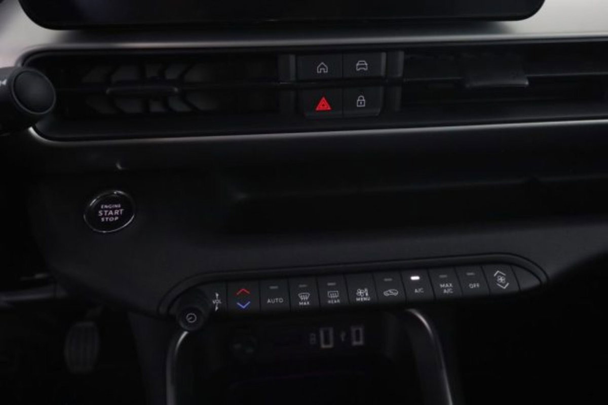 Jeep Avenger 1.2 turbo Summit fwd 100cv (13)