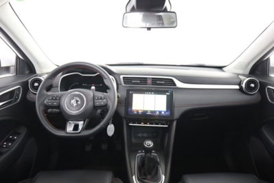Mg ZS ZS 1.5 Luxury (4)