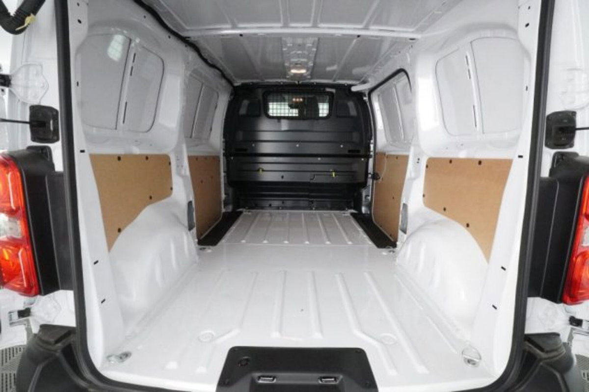 Toyota Proace 2.2d 180cv S&S 14q L1 S Comfort auto (11)