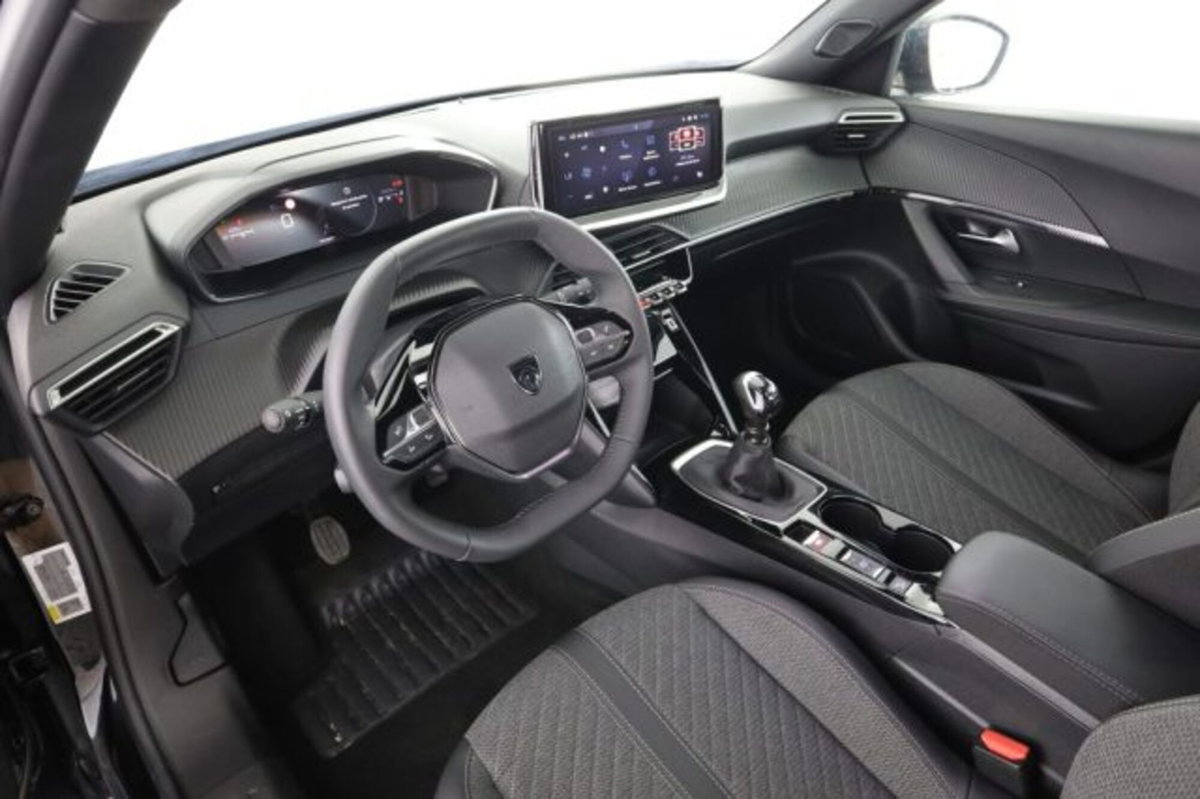 Peugeot 2008 PureTech 100 S&S Allure (2)