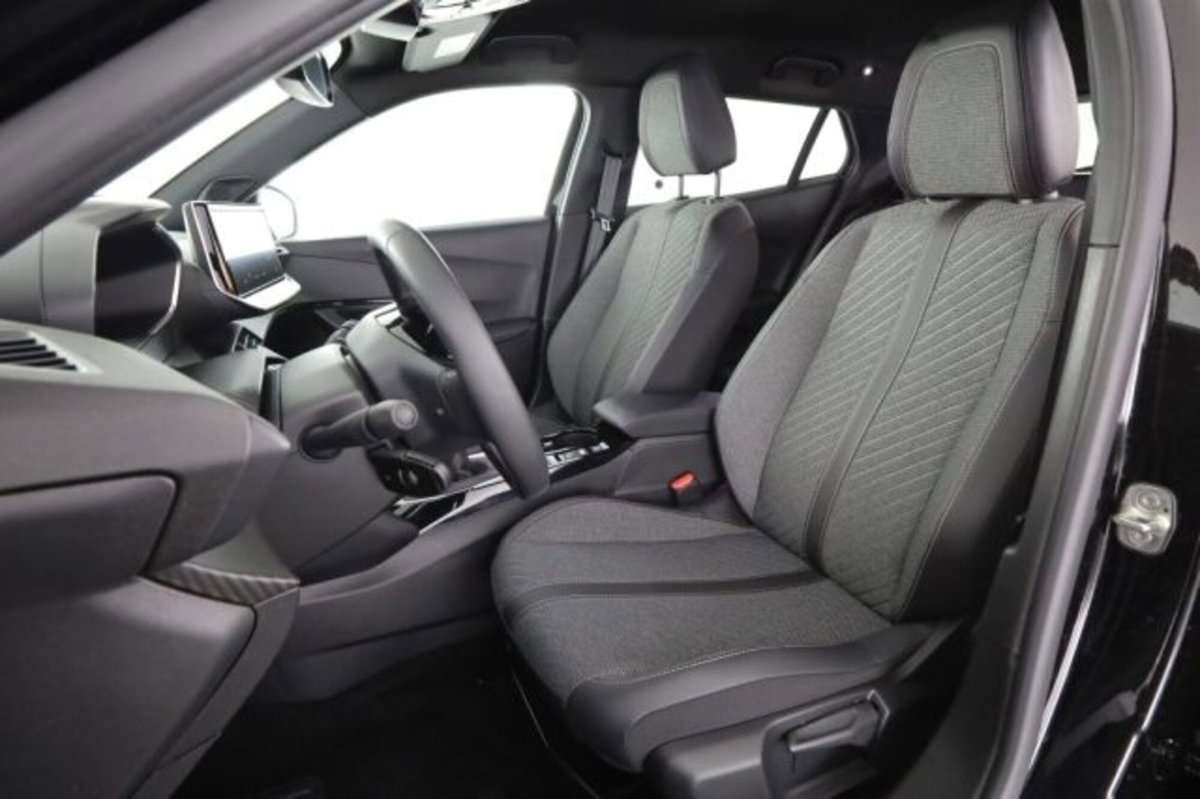 Peugeot 2008 PureTech 100 S&S Allure (3)