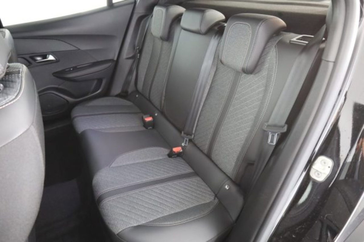 Peugeot 2008 PureTech 100 S&S Allure (4)