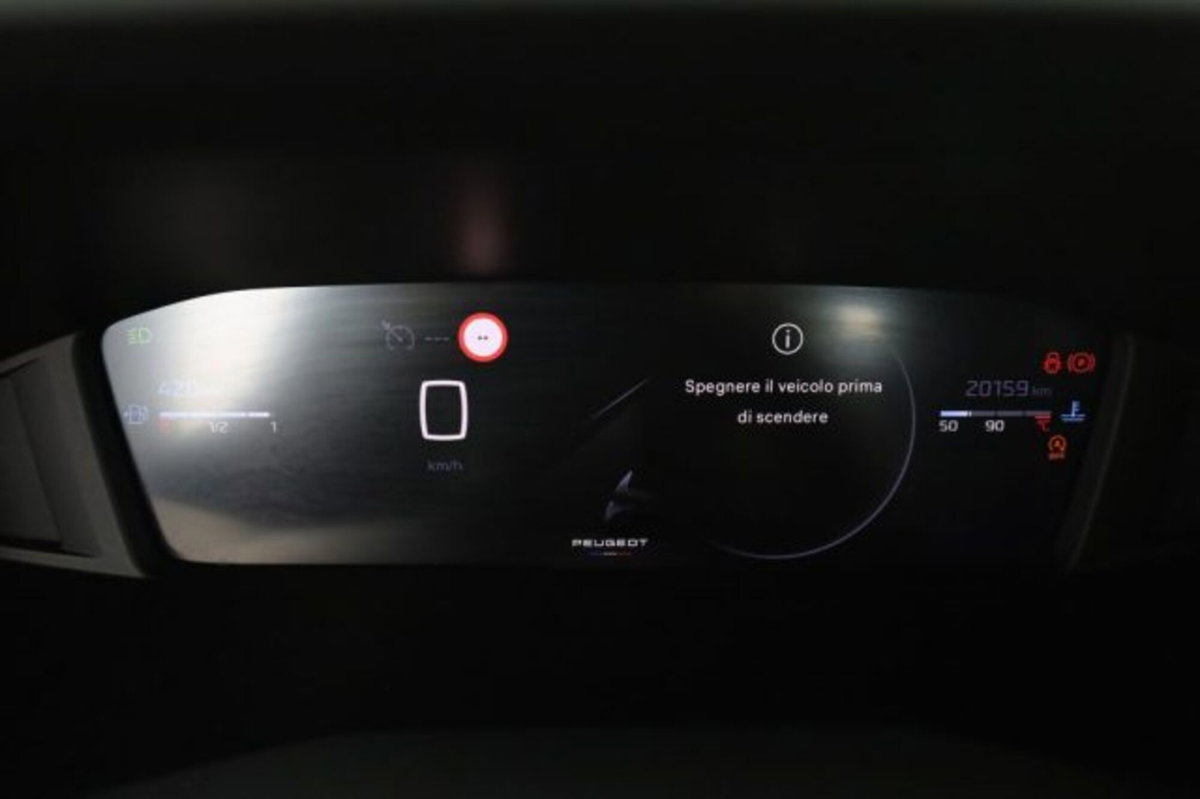 Peugeot 2008 PureTech 100 S&S Allure (8)